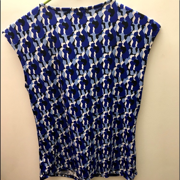 Liz Claiborne Blue patterned SM key hole top - Picture 2 of 3